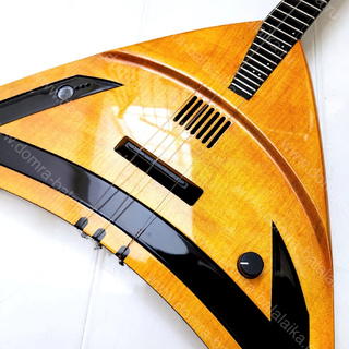 18. Electric balalaika in traditional shellac colour.