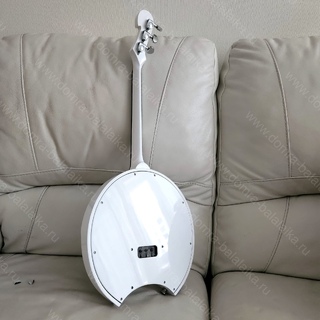 86 An electric domra in a white‑and‑silver colour scheme