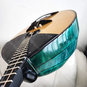 33. Student pro domra in sea‑green colour.